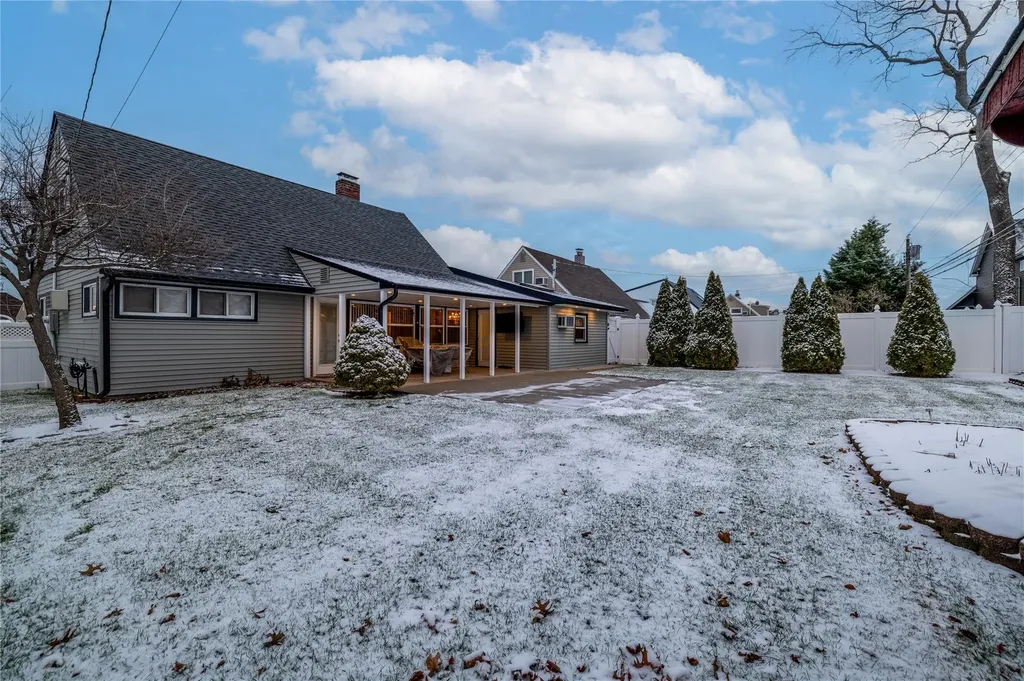 265 Blacksmith Road Levittown NY 11756