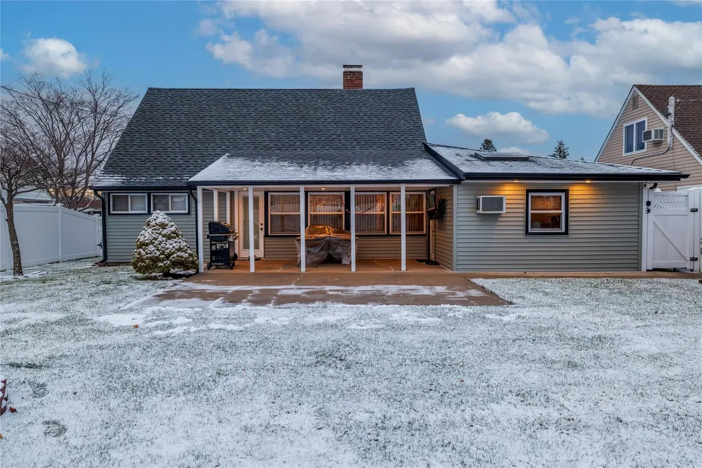 265 Blacksmith Road Levittown NY 11756