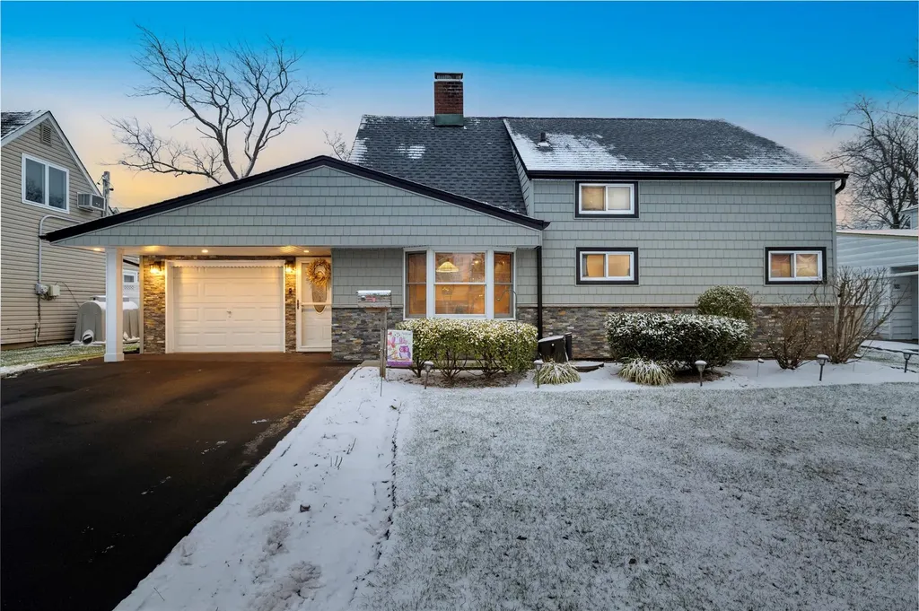 265 Blacksmith Road Levittown NY 11756