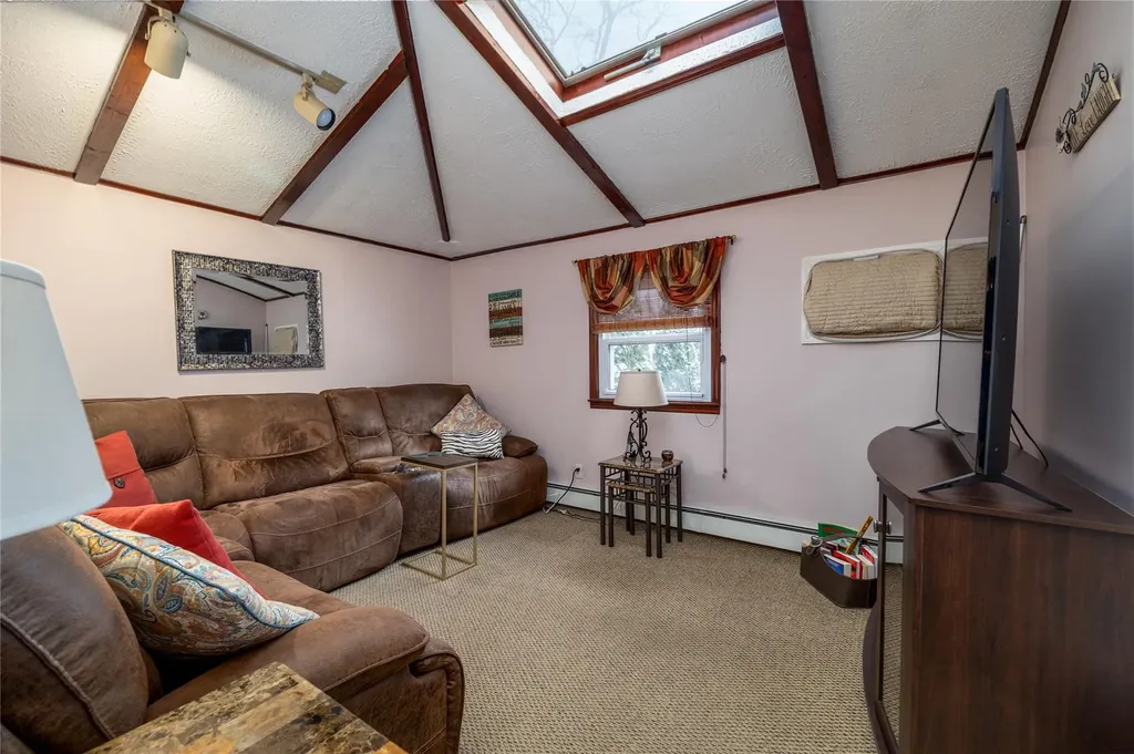 265 Blacksmith Road Levittown NY 11756