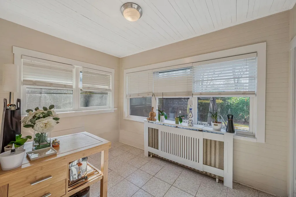 81 Willow Avenue Huntington NY 11743