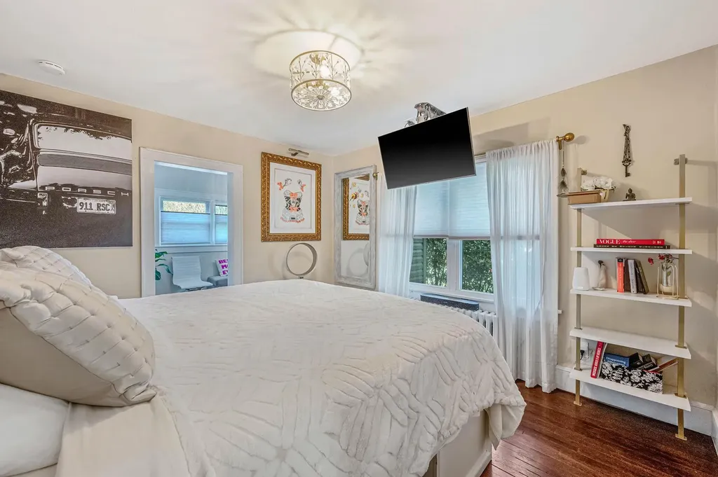 81 Willow Avenue Huntington NY 11743