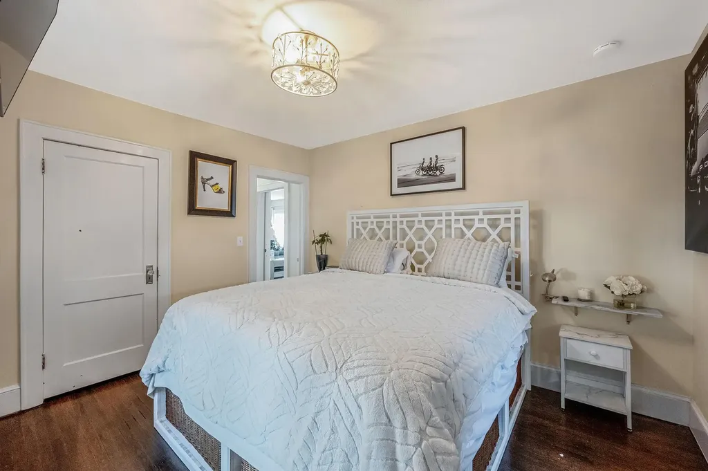 81 Willow Avenue Huntington NY 11743