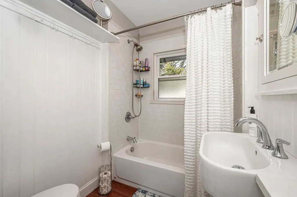 81 Willow Avenue Huntington NY 11743