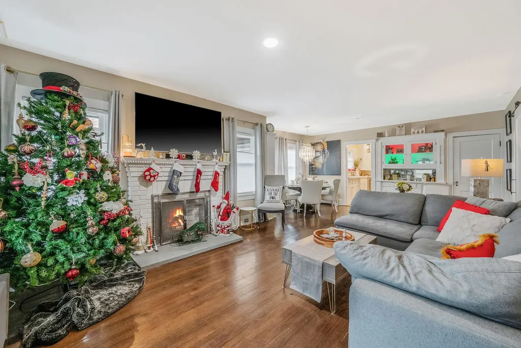 81 Willow Avenue Huntington NY 11743