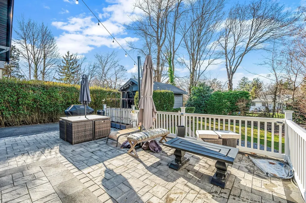 81 Willow Avenue Huntington NY 11743