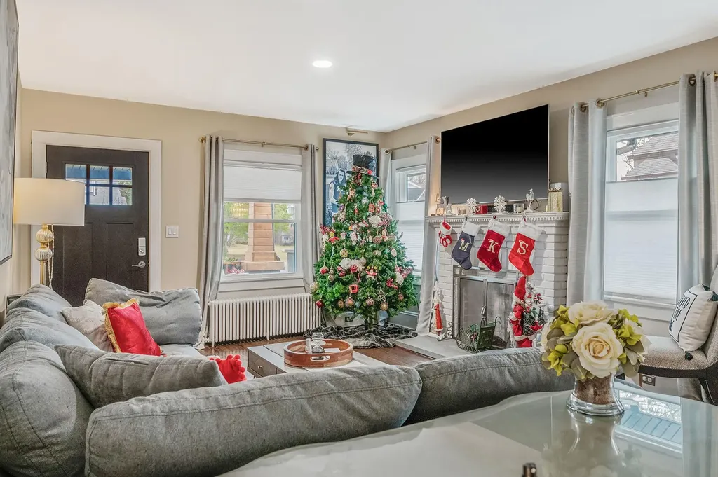 81 Willow Avenue Huntington NY 11743