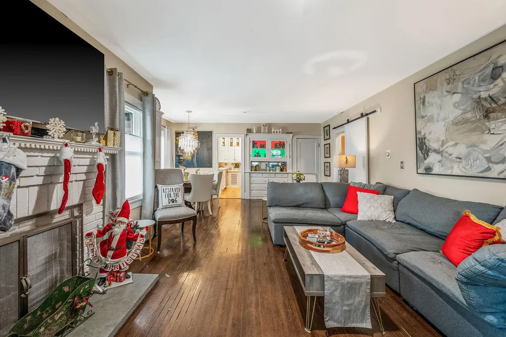 81 Willow Avenue Huntington NY 11743