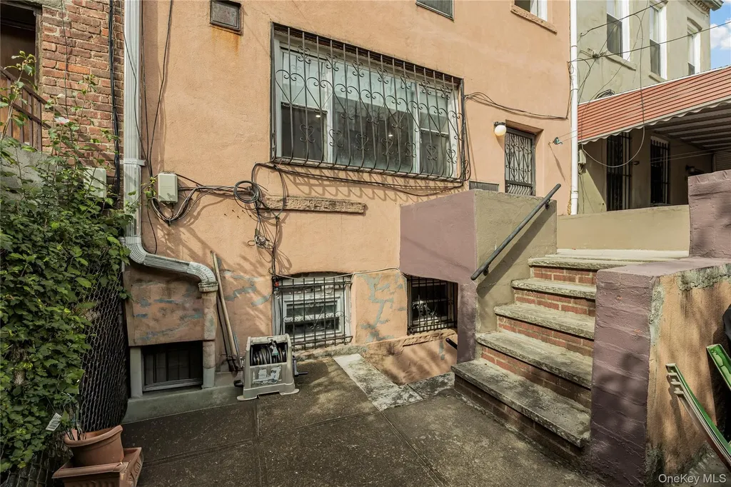 337 E 35th Street Brooklyn NY 11203
