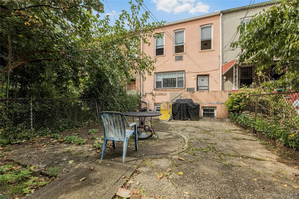 337 E 35th Street Brooklyn NY 11203
