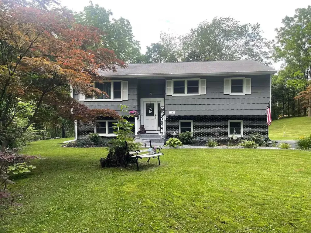 8 Martin Circle Warwick NY 10990