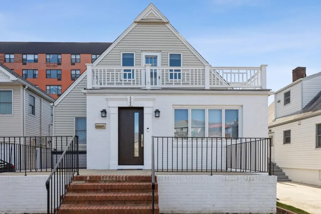 322 E Penn Street Long Beach NY 11561