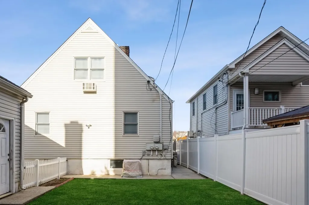 322 E Penn Street Long Beach NY 11561