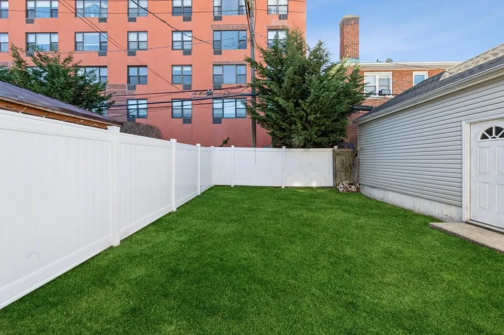 322 E Penn Street Long Beach NY 11561