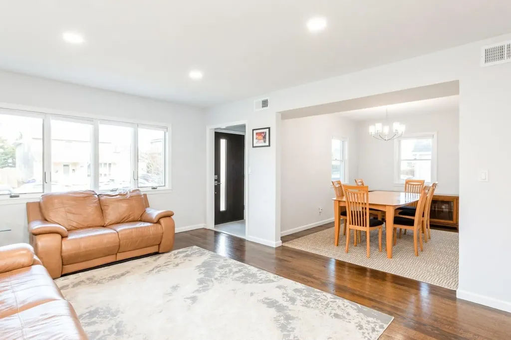 322 E Penn Street Long Beach NY 11561