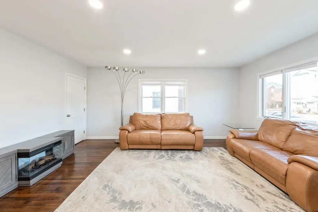 322 E Penn Street Long Beach NY 11561