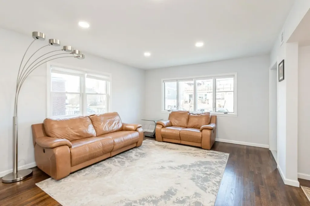 322 E Penn Street Long Beach NY 11561