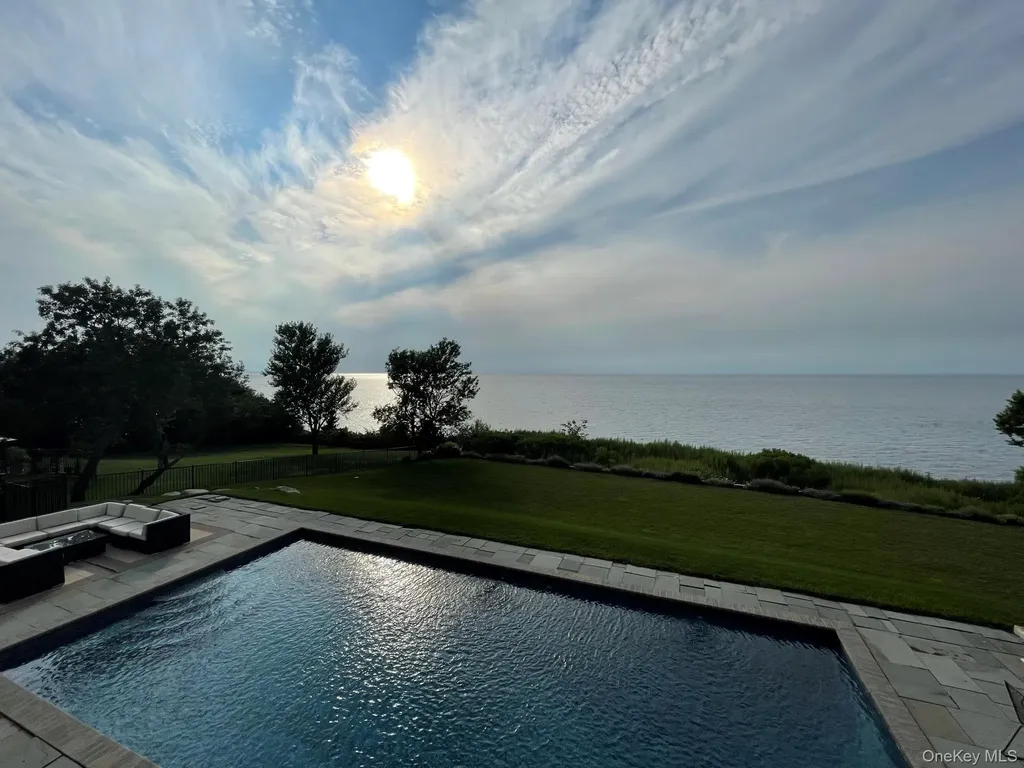 580 Lloyds Lane Mattituck NY 11952
