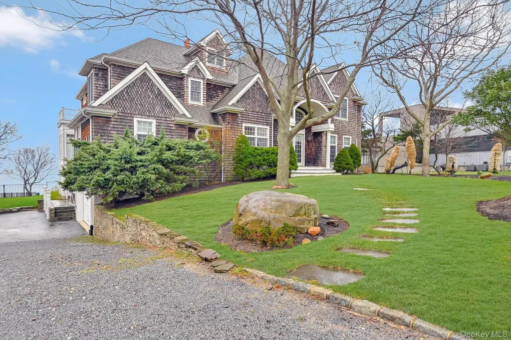 580 Lloyds Lane Mattituck NY 11952