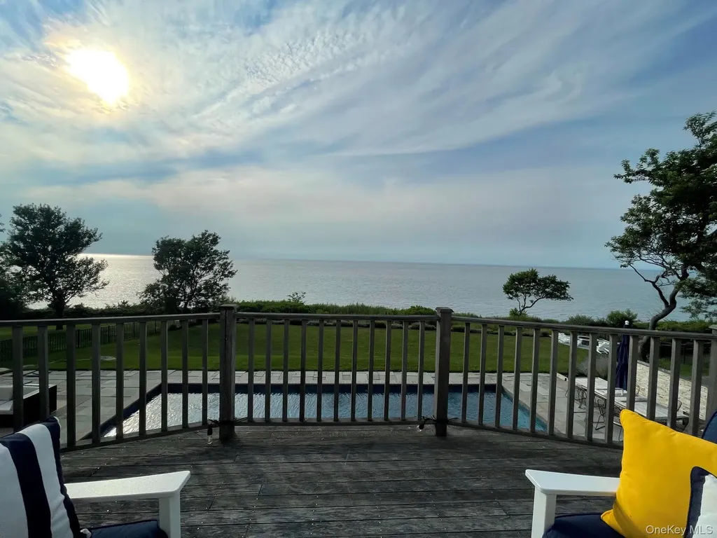 580 Lloyds Lane Mattituck NY 11952