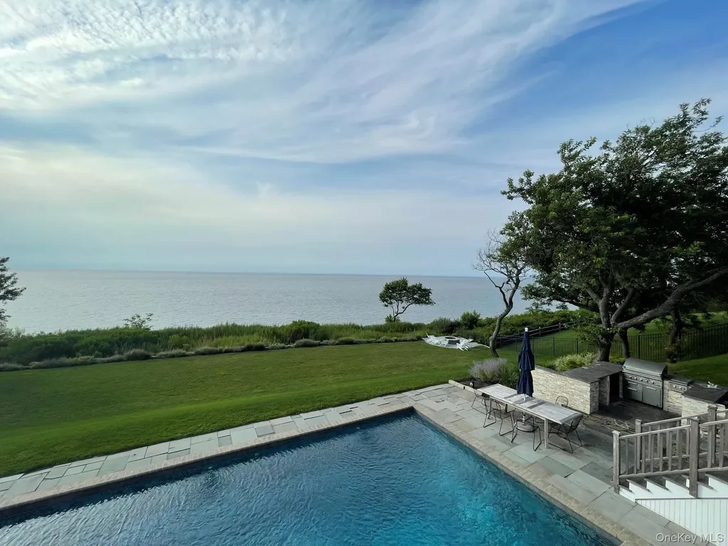 580 Lloyds Lane Mattituck NY 11952