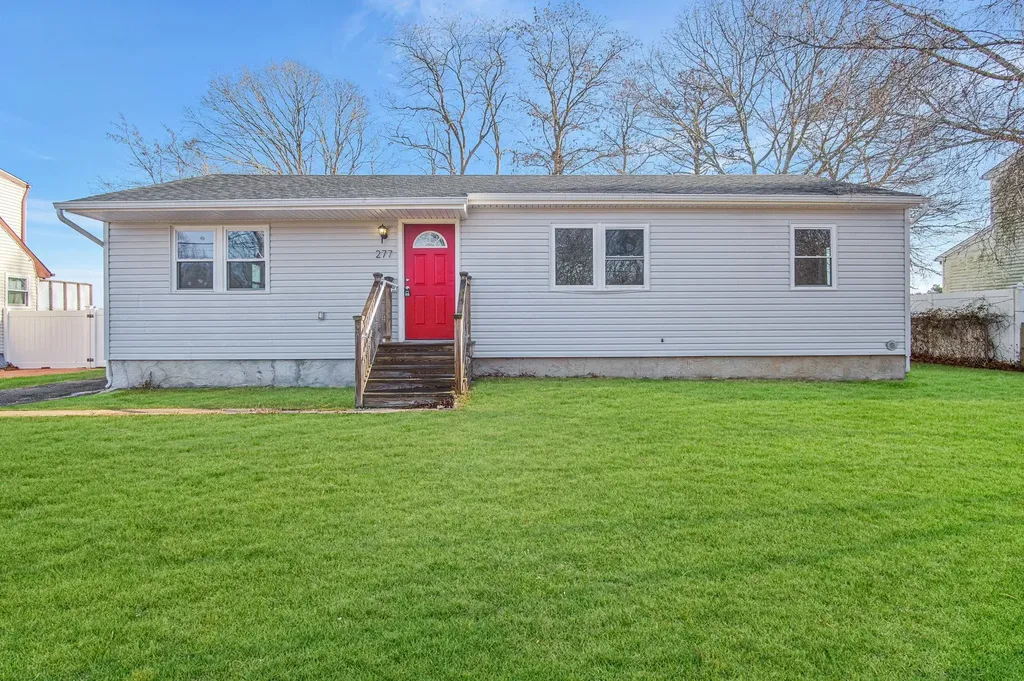 277 Floyd Road Shirley NY 11967