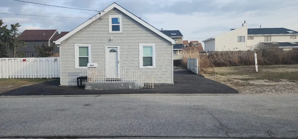 866 South Bay Street Lindenhurst NY 11757