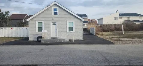 866 South Bay Street Lindenhurst NY 11757