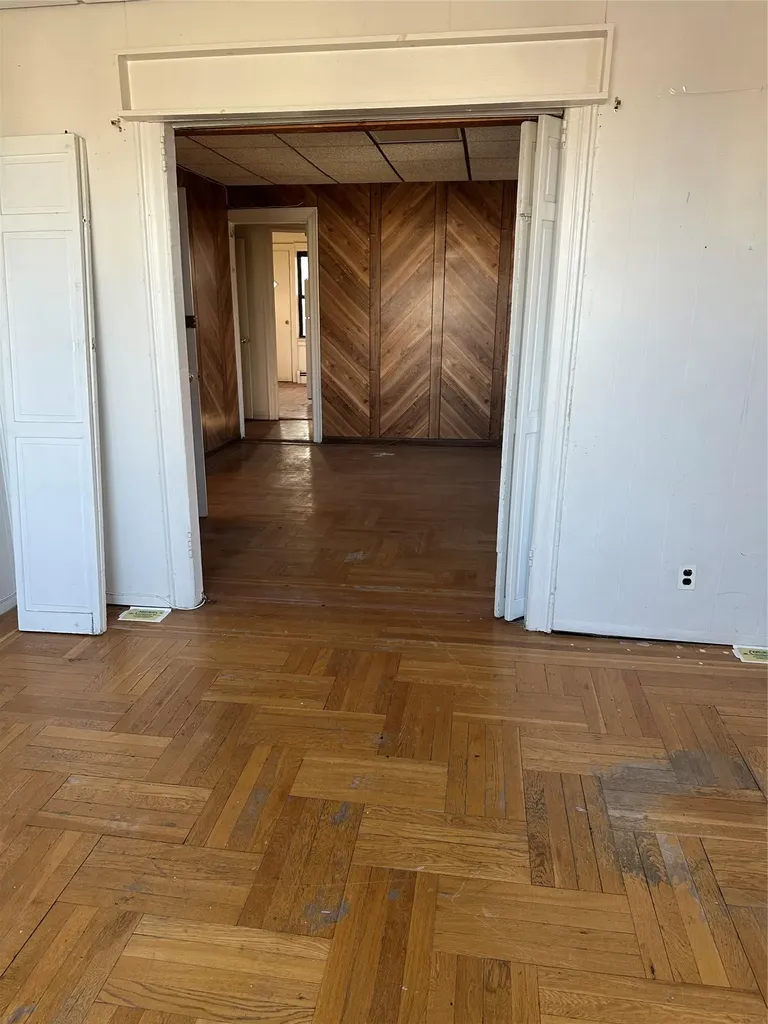 1867 Williamsbridge Road Bronx NY 10461