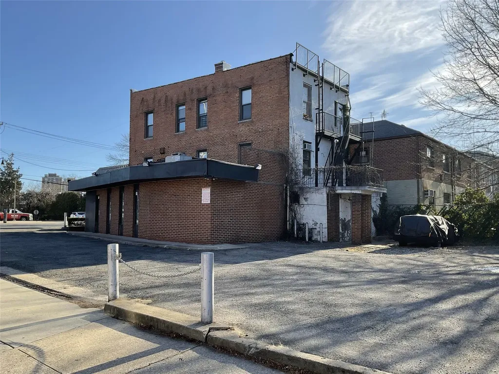 1867 Williamsbridge Road Bronx NY 10461