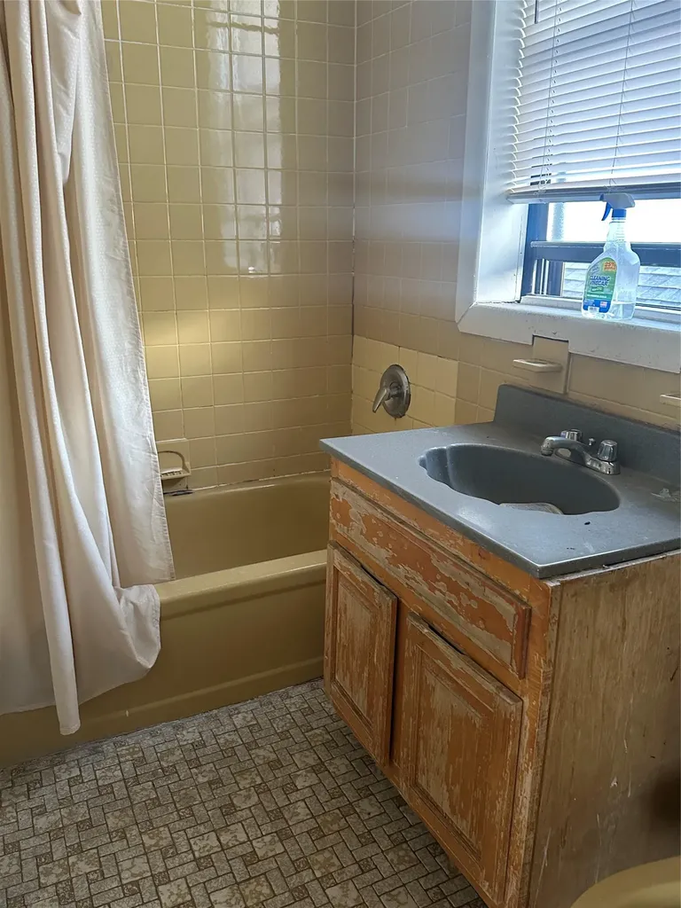 1867 Williamsbridge Road Bronx NY 10461