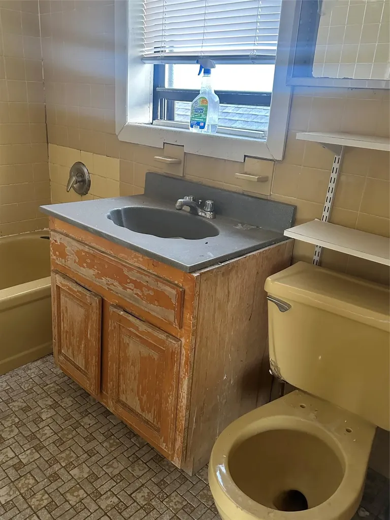 1867 Williamsbridge Road Bronx NY 10461