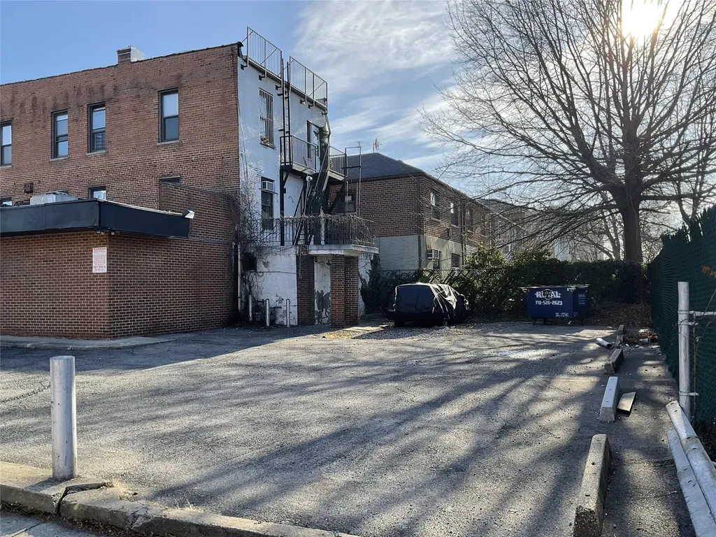 1867 Williamsbridge Road Bronx NY 10461