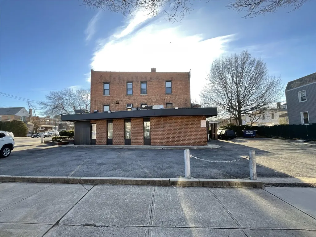 1867 Williamsbridge Road Bronx NY 10461