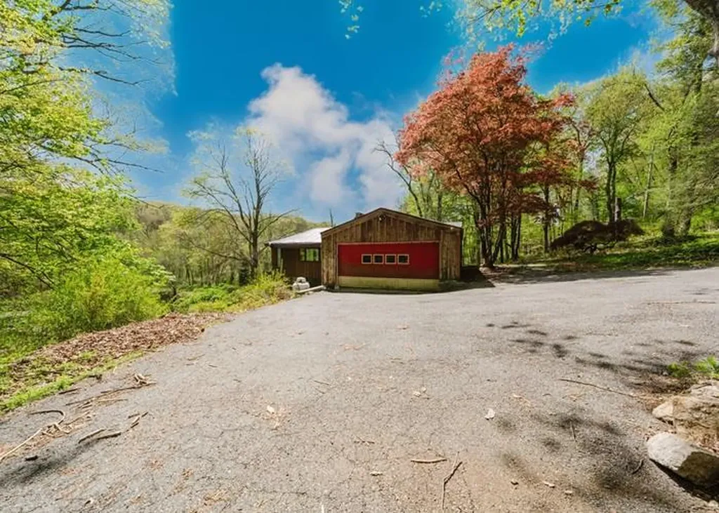 309 Salem Road Pound Ridge NY 10576