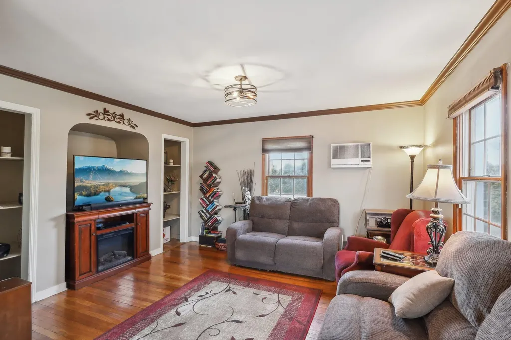 34 Yale Boulevard New Hyde Park NY 11040