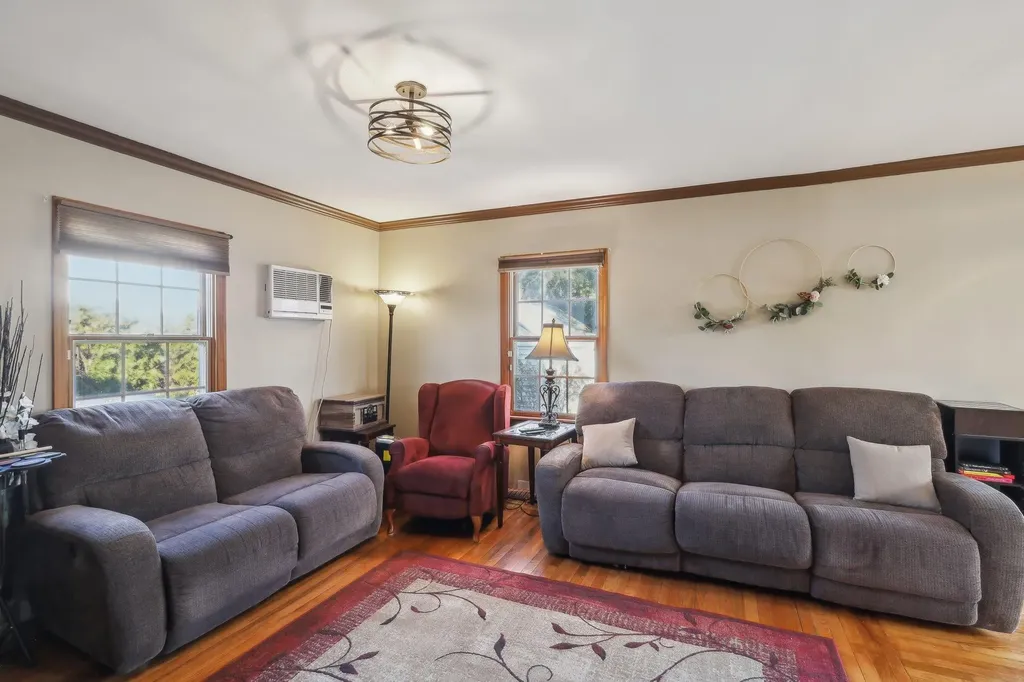 34 Yale Boulevard New Hyde Park NY 11040