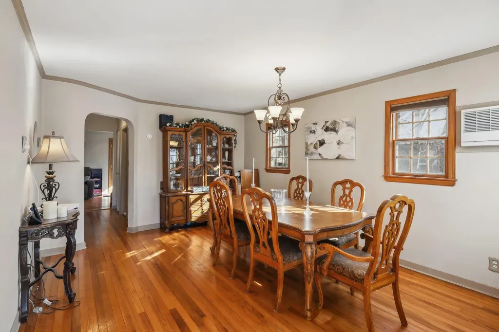 34 Yale Boulevard New Hyde Park NY 11040