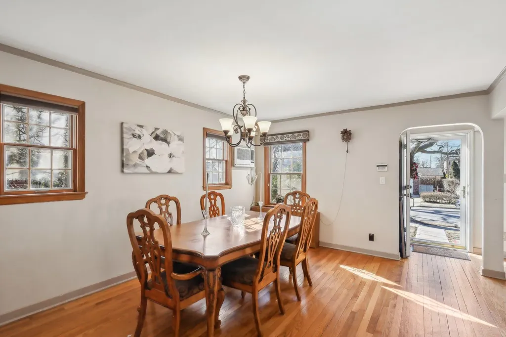 34 Yale Boulevard New Hyde Park NY 11040