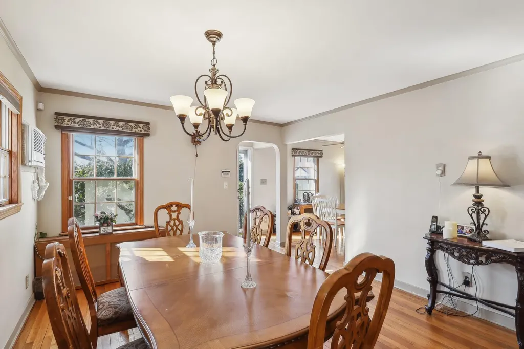 34 Yale Boulevard New Hyde Park NY 11040