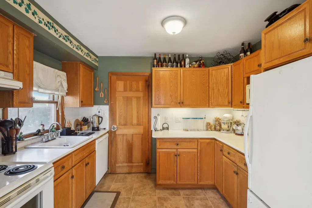 34 Yale Boulevard New Hyde Park NY 11040