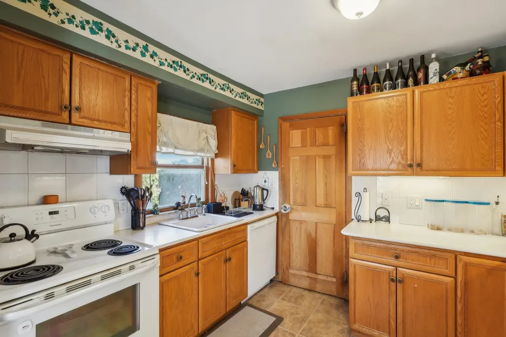 34 Yale Boulevard New Hyde Park NY 11040