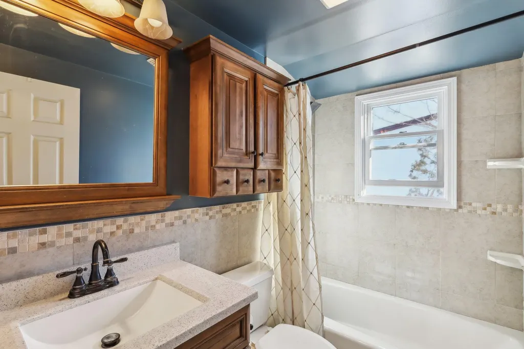 34 Yale Boulevard New Hyde Park NY 11040