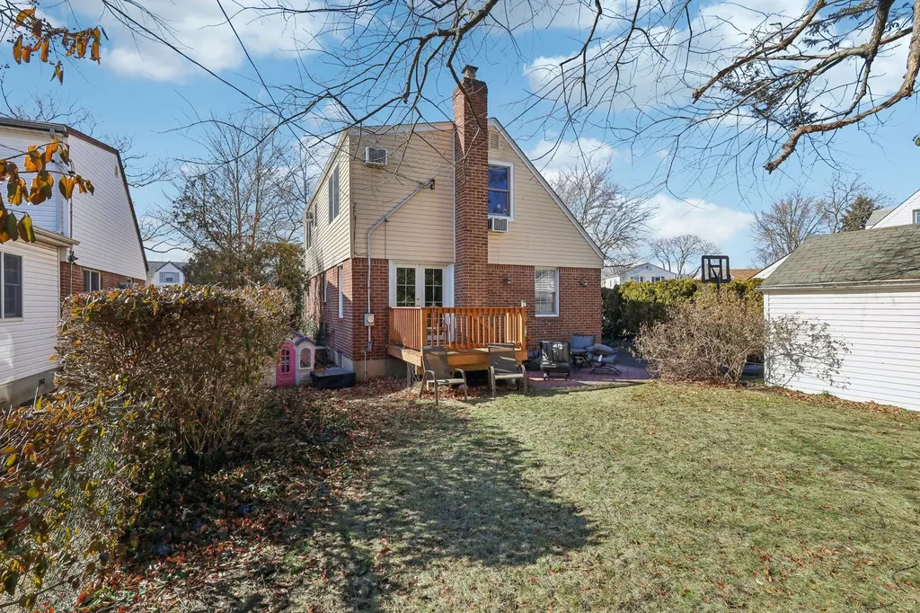 34 Yale Boulevard New Hyde Park NY 11040