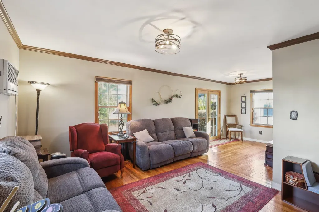 34 Yale Boulevard New Hyde Park NY 11040