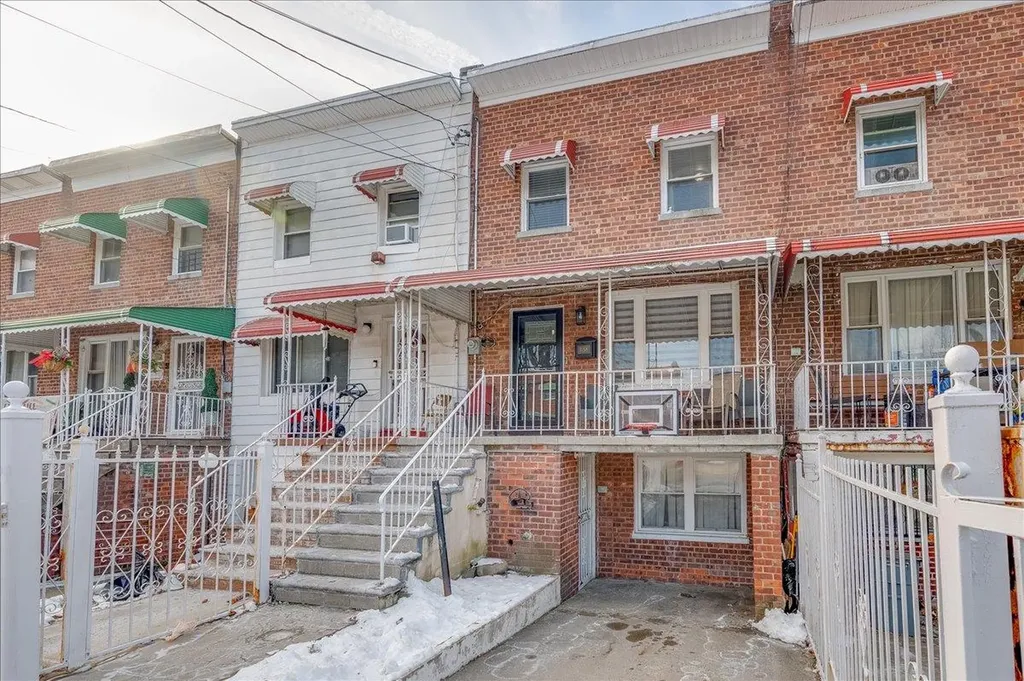 1158 E 224th Street Bronx NY 10466