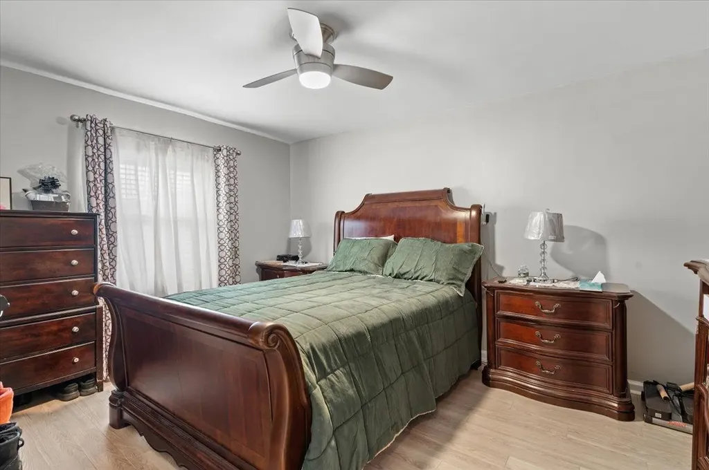 1158 E 224th Street Bronx NY 10466