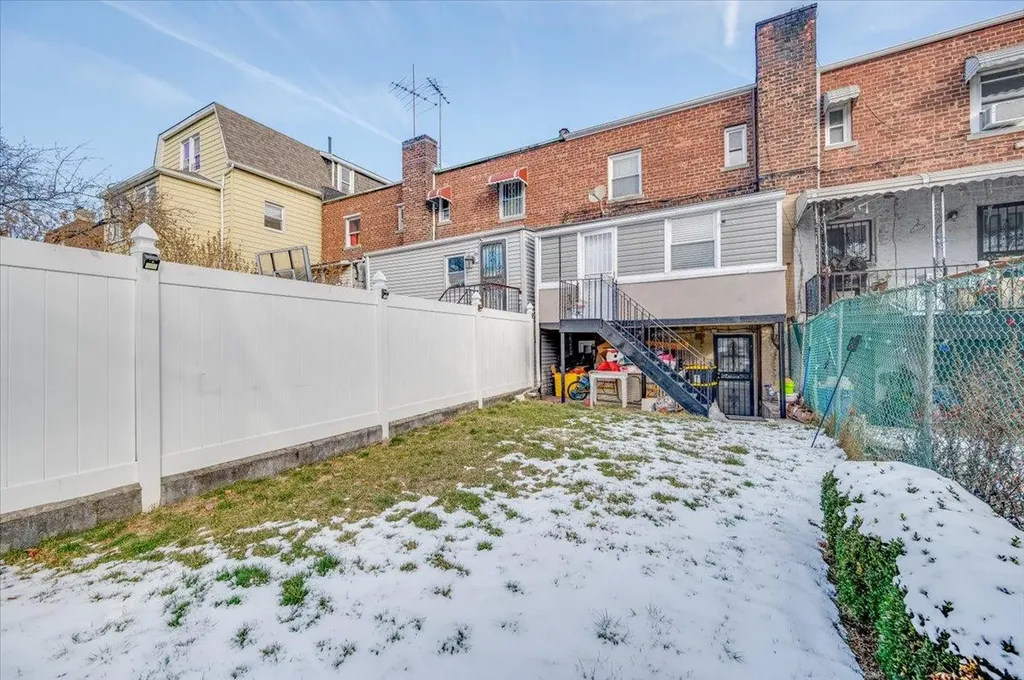 1158 E 224th Street Bronx NY 10466