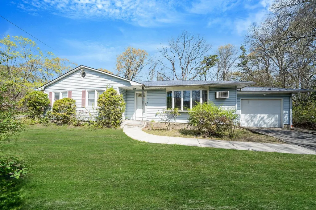 5 Stuart Road Brookhaven NY 11967