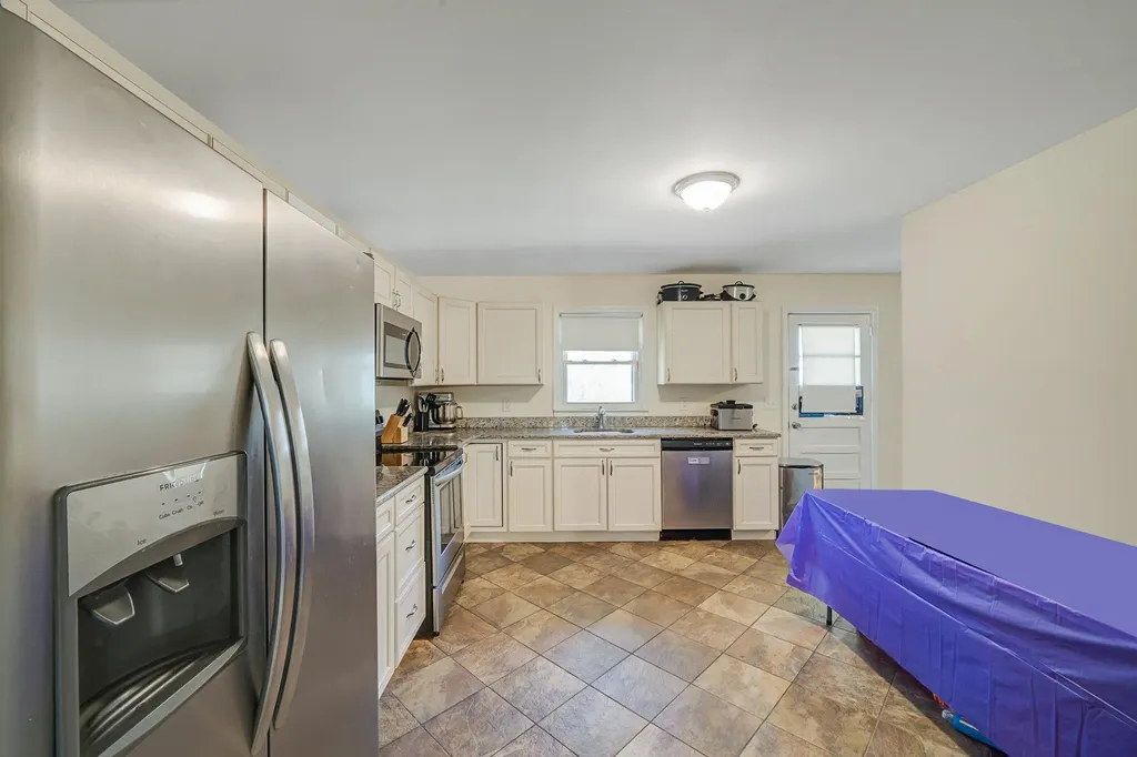5 Stuart Road Shirley NY 11967